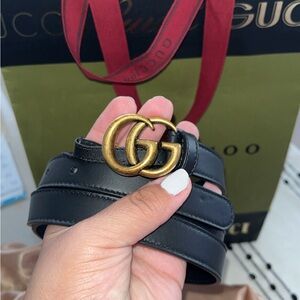 Original Gucci women belt thin. Size: 110. New black and Gold.